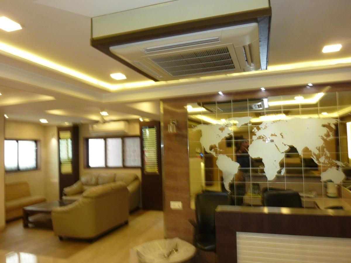 Hotel Orient Palace Мумбай Екстериор снимка