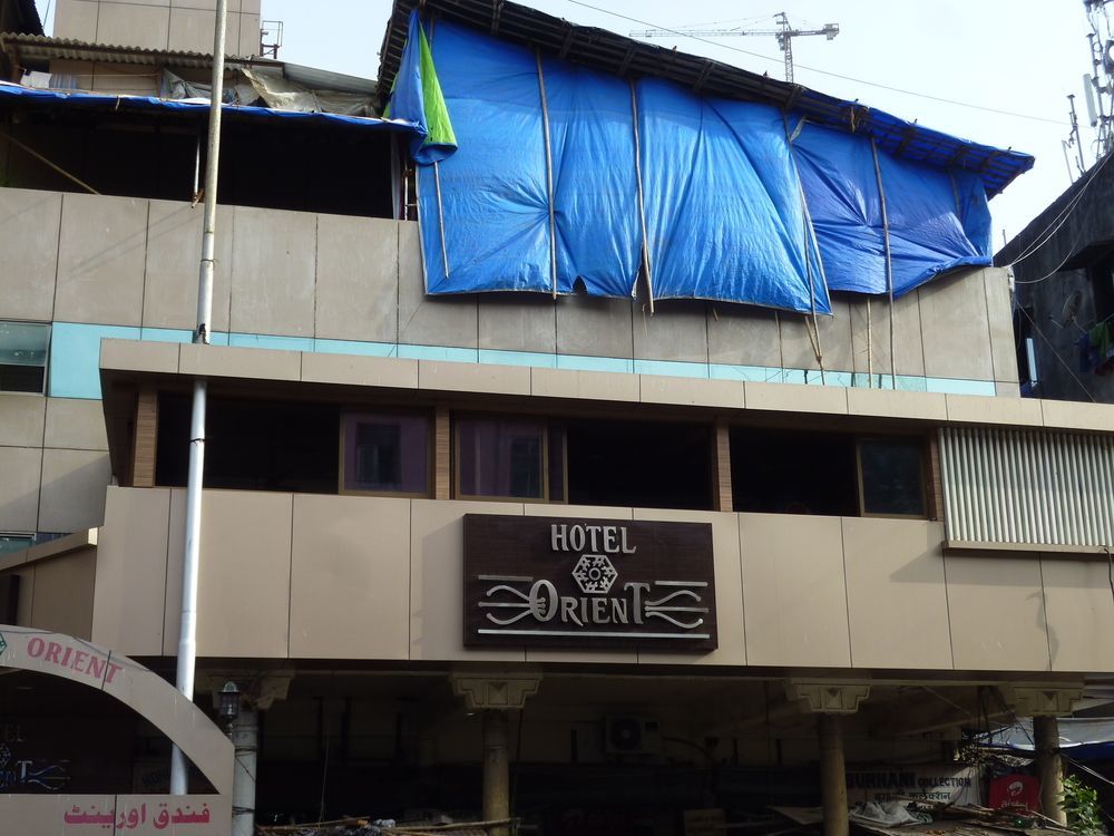 Hotel Orient Palace Мумбай Екстериор снимка